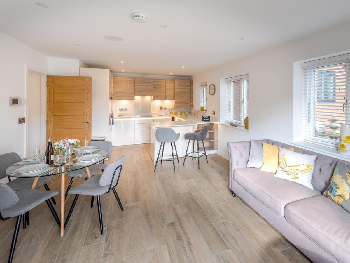 Pass The Keys 1 Bed Albury Contemporary Apartment With Secure Parking Shrewsbury Exterior foto